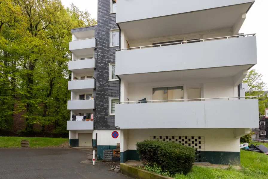 Balkon / Außenansicht - Wohnung kaufen in Leverkusen - Lev.-Lützenkirchen: Sanierte und barrierefreie 2-Zimmer-Wohnung mit Tiefgarage sucht neue Bewohner