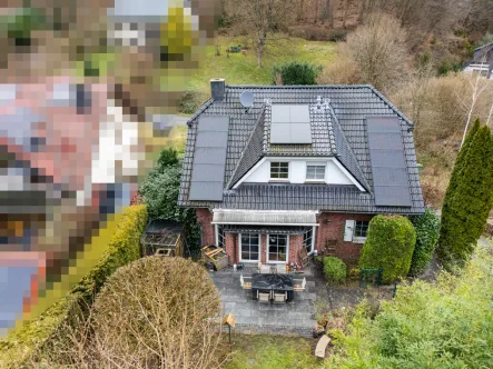 Titelbild - Haus kaufen in Rösrath - Rösrath-Hoffnungsthal: Freistehendes Einfamilienhaus mit Einliegerwohnung sucht neue Familie!