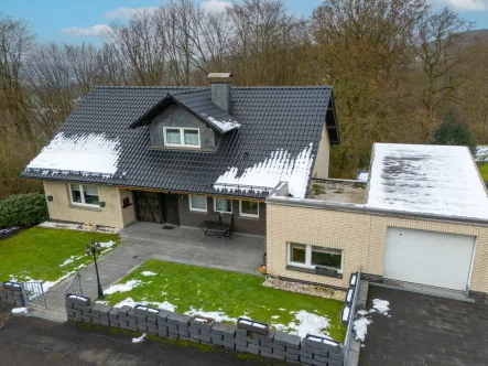 Titelbild - Haus kaufen in Overath - Overath-Steinenbrück:Großes Einfamilienhaus mit Einliegerwohnung in Sackgassenendlage