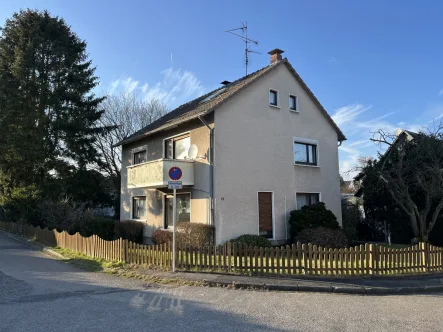  - Haus kaufen in Bergisch Gladbach - Bergisch Gladbach: freistehendes Zweifamilienhaus mit Potenzial in familienfreundlicher Lage