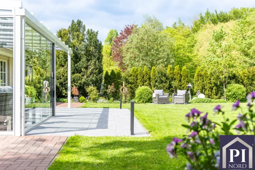 Eingewachsener Garten - Haus kaufen in Schwentinental - Traumhaus am Rosensee inkl. Inventar