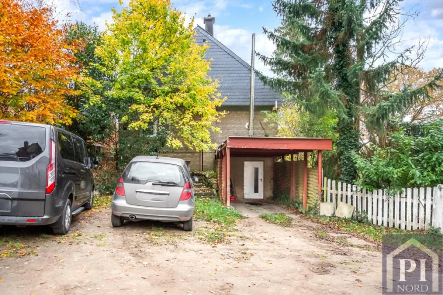 Carport und Außenstellplatz