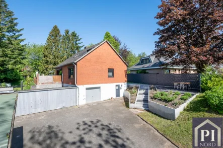 Großer Hofplatz mit Garage im Haus - Haus kaufen in Flintbek - Modernes Wohnerlebnis - Renoviertes Einfamilienhaus mit weitläufigem Vorplatz