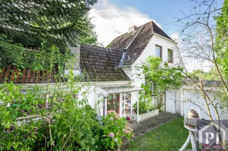 Hausansicht - Haus kaufen in Kiel - Altbaucharme und großer Garten in Oppendorf - das besondere Einfamilienhaus!