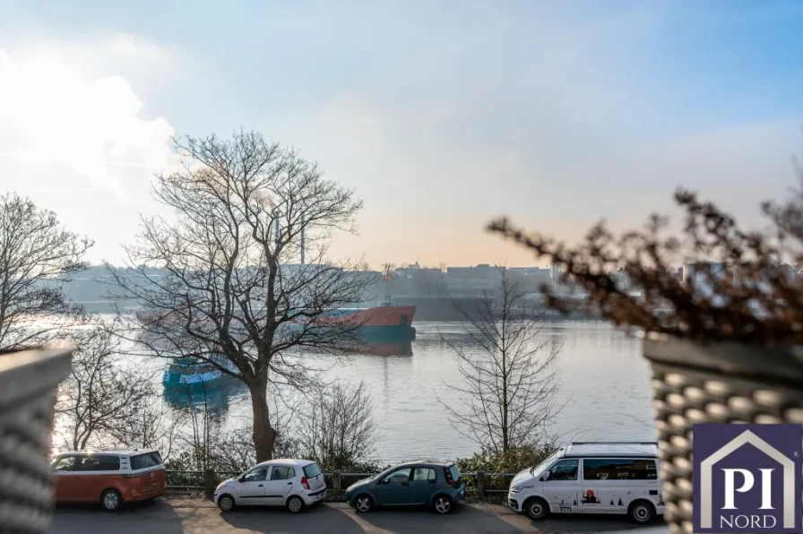 Erste Reihe am Nord-Ostsee-Kanal