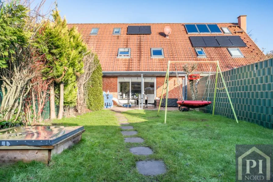 Garten mit Südausrichtung - Haus kaufen in Rieseby - Familienfreundliches Reihenhaus mit Weitblick und Südgarten in Feldrandlage