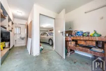 Garage mit Werkstatt und WC