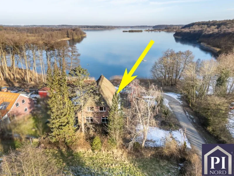 Traumhafter Blick auf den Westensee - Grundstück kaufen in Westensee - Traumhaftes Grundstück in erster Reihe am Westensee!Kernsanierung oder Neubau?