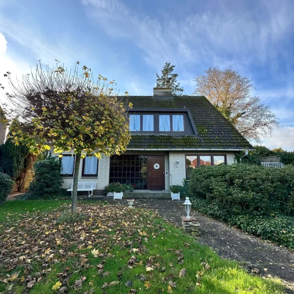 Titelbild - Haus kaufen in Seevetal Bullenhausen - Eindrucksvolles, großes EFH in Seevetal-Bullenhausen mit schönem Garten in Elbnähe