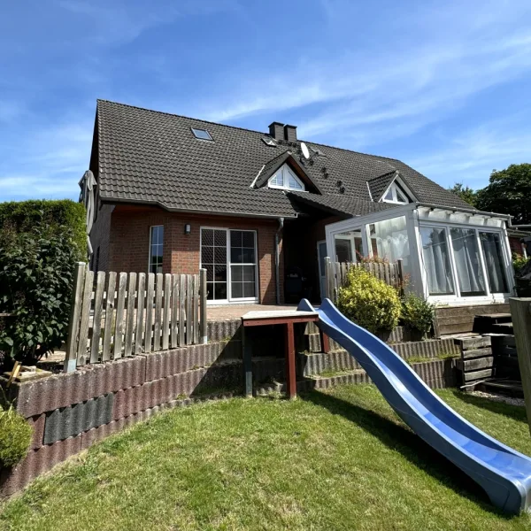 Titelbild - Haus kaufen in Toppenstedt - Wundervolle Doppelhaushälfte in Toppenstedt - finden Sie Ihr ländliches Familienglück