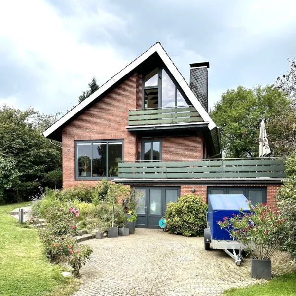 Außenansicht vorne - Haus kaufen in Rosengarten - Ein Architektenhaus voller Charme und moderner Eleganz – Ihr neues Zuhause in Rosengarten