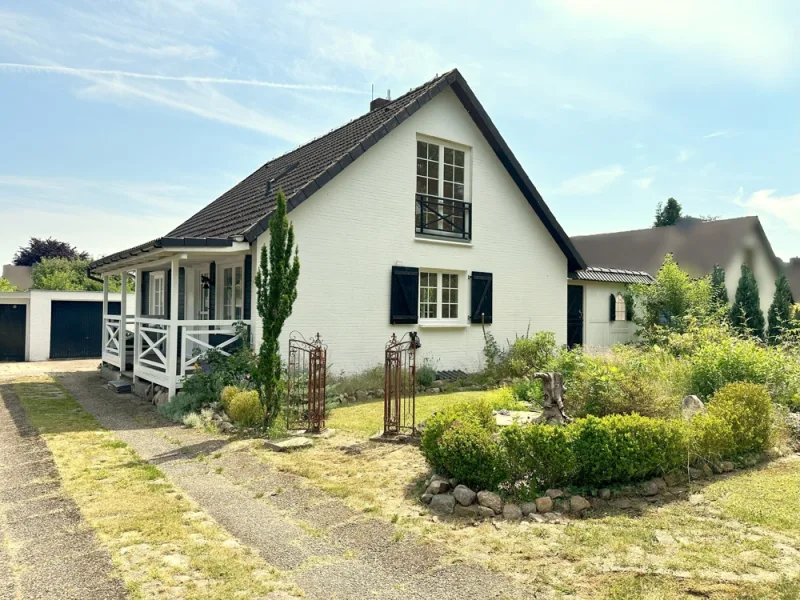 Außenansicht vorne - Haus kaufen in Stelle / Ashausen - Gemütliches Einfamilienhaus im Landhausstil – Idyllisches Wohnen im ländlichen Ashausen