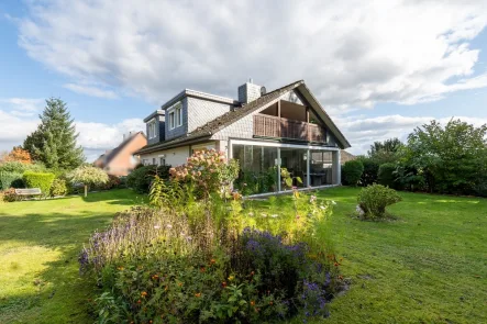 Außenansicht  - Haus kaufen in Scharnebeck - Familienidylle in Scharnebeck - charmantes Einfamilienhaus mit Einliegerwohnung