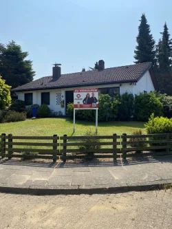  - Haus kaufen in Seevetal - Bungalow mit Außenpool und großem Garten in Seevetal-Ohlendorf - Keine Käuferprovision