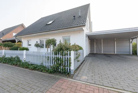 Frontansicht - Haus kaufen in Winsen (Luhe) - Ihr moderner Wohntraum in Winsen (Luhe) – Viel Platz für die ganze Familie