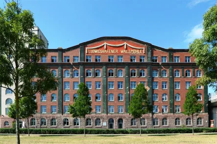 Außenansicht Straße - Büro/Praxis mieten in Ludwigshafen - Walzmühle - Moderne Bürostandards im Industriedenkmal