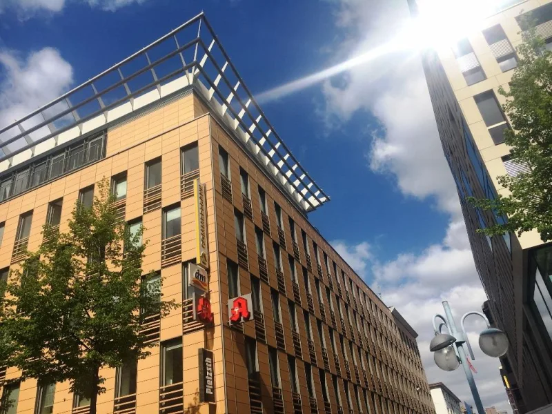 Außenansicht - Büro/Praxis mieten in Mannheim - Moderne Bürostandards - zentral - Blick auf die Fußgängerzone "Planken" inklusive