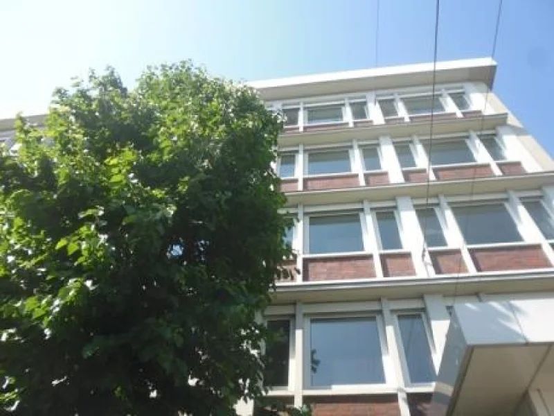 Detail Fassade - Büro/Praxis mieten in Mannheim - Attraktive Büroräume verkehrsgünstig in MA-Neckarau