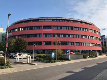 Aussenansicht - Laden/Einzelhandel mieten in Ludwigshafen - LUSANUM - Moderne Einzelhandels-, Büro- und Praxisflächen mit optimaler Verkehrsanbindung