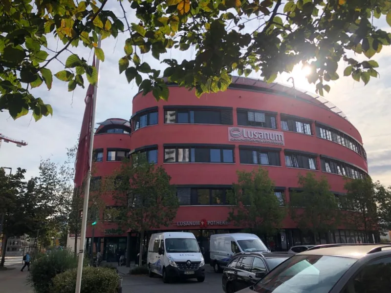 Aussenansicht Lusanum - Büro/Praxis mieten in Ludwigshafen - LUSANUM - Moderne Einzelhandel- und Büroflächen mit optimaler Verkehrsanbindung
