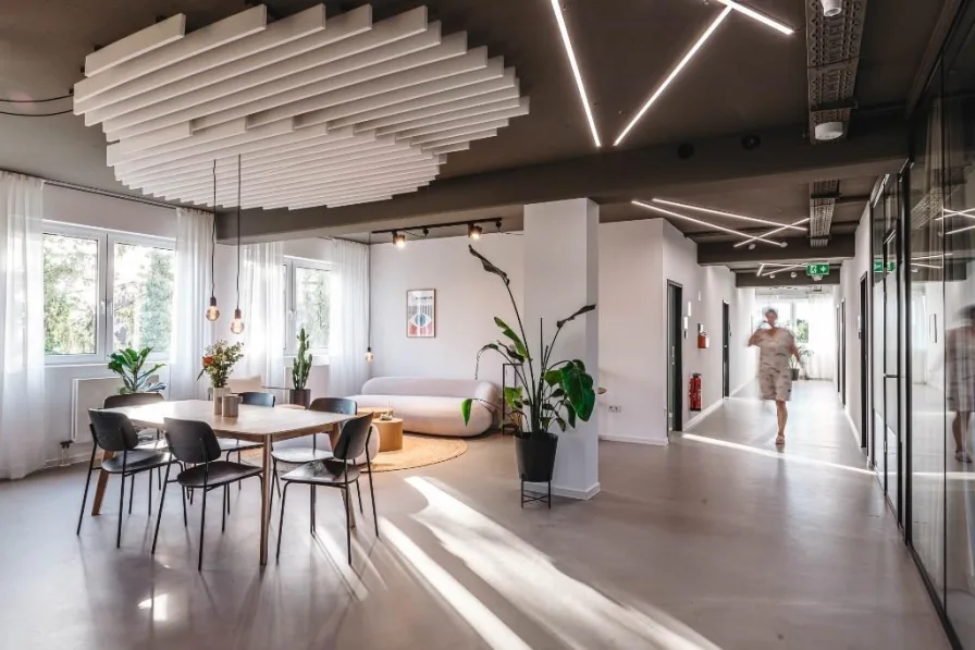 CoWorking Space - Büro/Praxis mieten in Heidelberg - Individuell und Innovativ - Co-Working Space in Heidelberg. Saniertes Gebäude mit modernen Bürostandards, Haltestelle vor der Tür - hauseigene Tiefgarage.