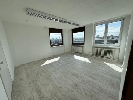 Büro - Büro/Praxis mieten in Mannheim - Büroetage mit Blick über den Mannheimer Hafen 