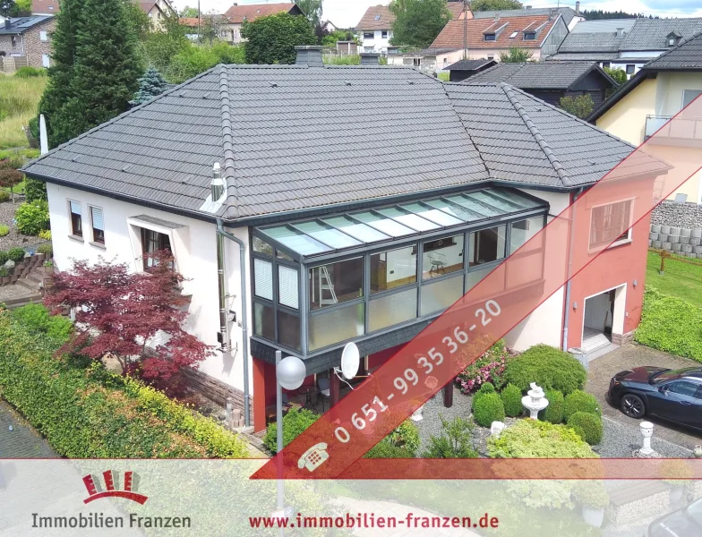 Drohnenaufnahme - Haus kaufen in Burbach / Neustraßburg - Neustraßburg: Exklusives EFH mit ELW, hervorragender Energiebilanz und tollem Garten, 188 m² Wohnfläche (erweiterbar)