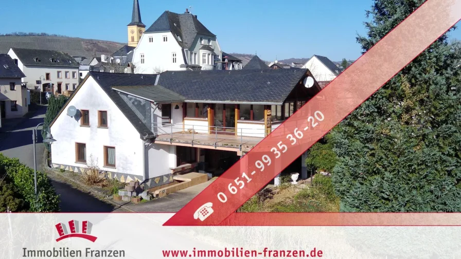 Drohnenbild - Haus kaufen in Trittenheim - Top-Lage Trittenheim: Einfamilienhaus mit Moselblick, mit Modernisierungsbedarf, 2 Kaminen, Garten und überdachtem Stellplatz will wachgeküsst werden !