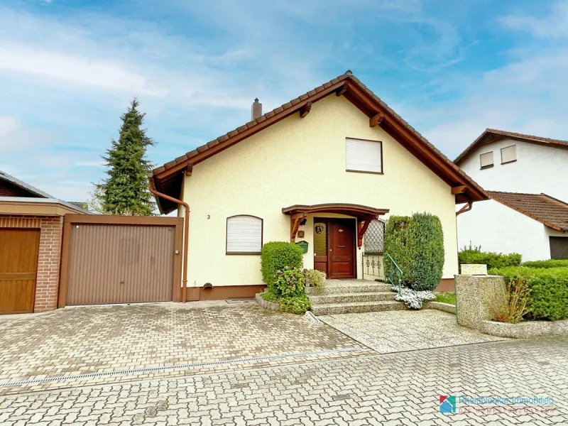 Außenansicht - Haus kaufen in Dannstadt-Schauernheim - Freistehendes Einfamilienhaus mit Garage und schönem Grundriss