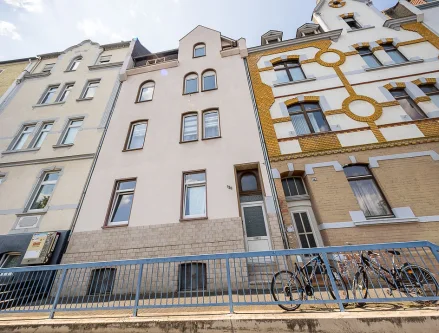 Blick auf das Haus - Haus kaufen in Koblenz - Mehrfamilienhaus mit Potential in Koblenz - 4 Wohneinheiten - Garten - nahe Bahnhof - vermietet!