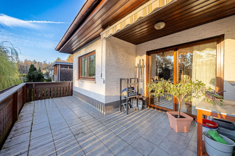 Balkon - Haus kaufen in Breitscheid - Wohnhaus (Bungalow)  mit moderner Raumaufteilung - Keller - Balkon - Terrasse - Garten und Garage