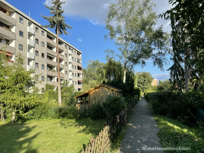 Bereich nur für Eigentümer - Wohnung kaufen in Berlin - Immobilie mit Wohnrecht: Zwei-Zimmer-Wohnung mit Balkon