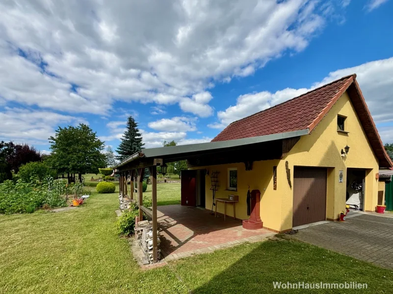 Garage mit Terrasse