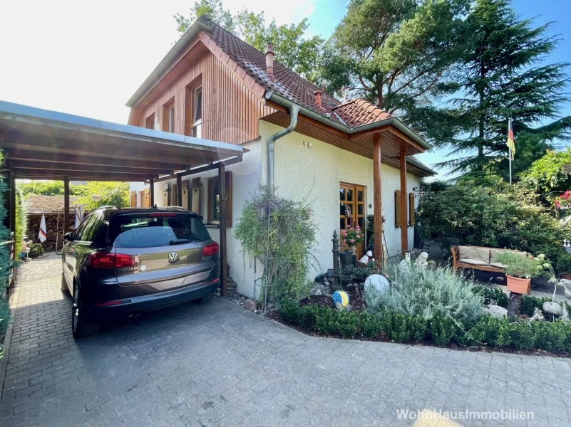 Haus mit Carport