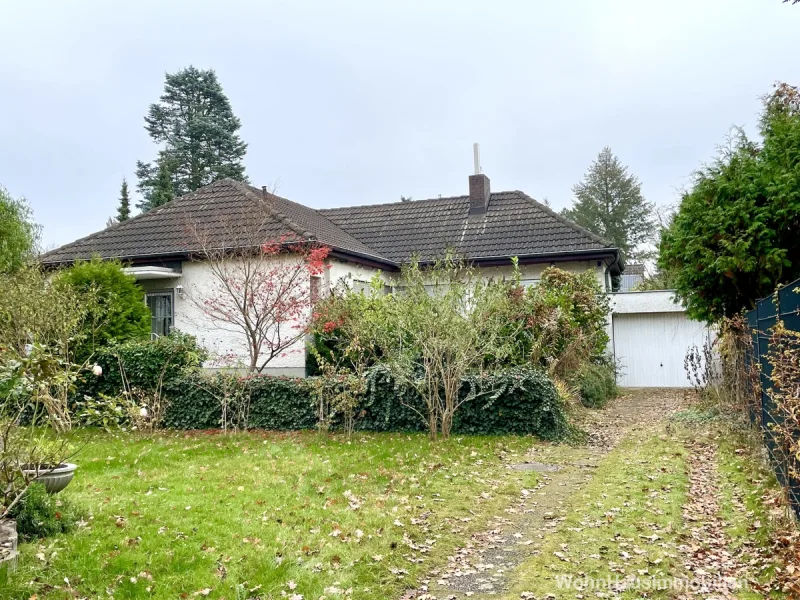 70er-Jahre-Haus in Lichterfelde zu kaufen - Haus kaufen in Berlin - Bungalow mit Souterrain, Garage und pflegeleichtem Garten