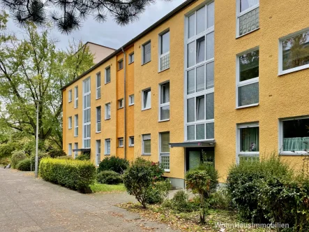 Haus von vorn Titel - Wohnung kaufen in Berlin - Helle Räume und viel Grün: Ihr neues Zuhause in Buckow