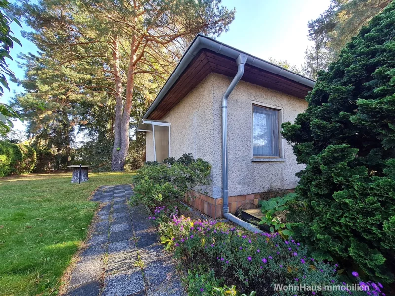 Massiver Bungalow - Haus kaufen in Zeesen - Grundstück für großes Einfamilienhaus oder stilvolles Doppelhaus