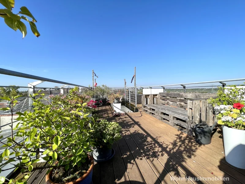 Dachterrasse mit großartigem Ausblick - Wohnung kaufen in Berlin - Der Traum vom Sommer: Wohnung auf Denkmal mit Terrasse