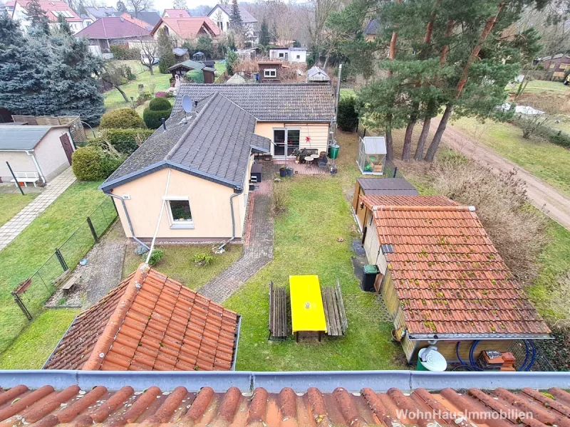 Blick in den Garten vom vorderen Haus