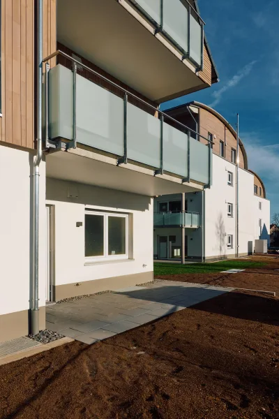 Objektansicht Anbau Kreuz mit Terrassenansicht