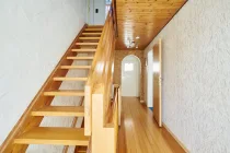 Flurbereich Obergeschoss mit Treppenaufgang ins Dachgeschoss