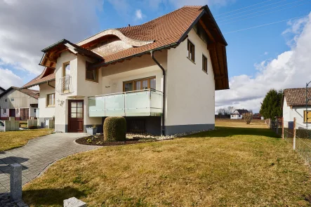 Objektansicht  - Haus kaufen in Wellendingen - Wellendingen: Viel Platz für die ganze Familie - Top-gepflegtes Zweifamilienhaus