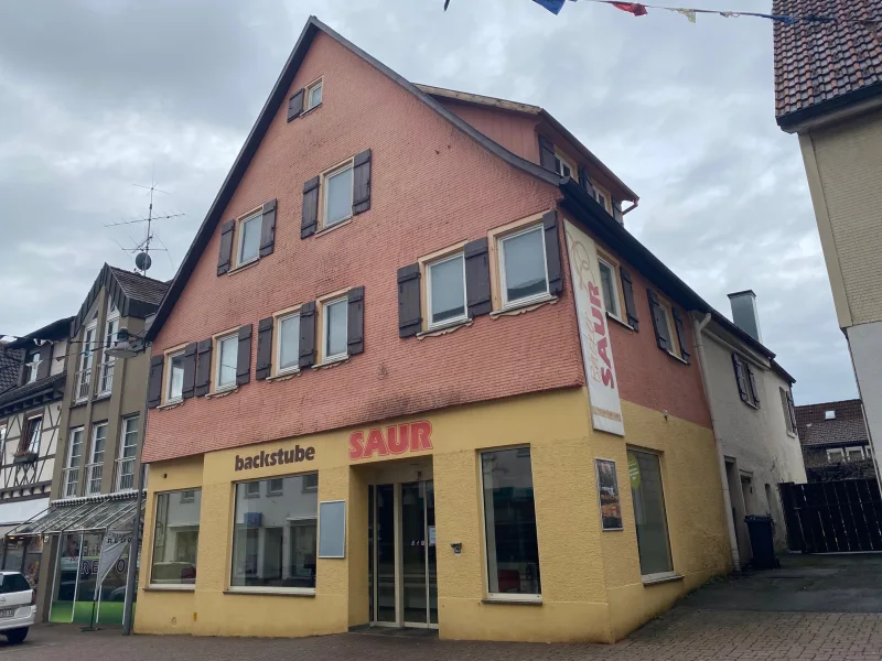 Objektansicht  - Haus kaufen in Dornstetten - Mittendrin statt nur dabei: Wohnhaus mit ehemaliger Bäckereifiliale in Dornstetten