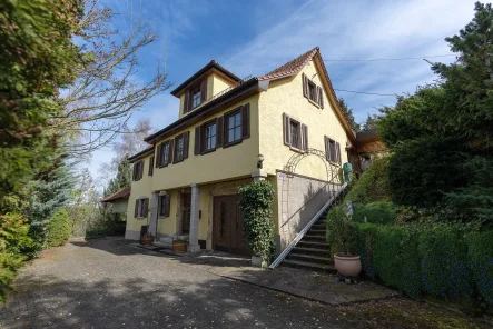 Objektansicht - Haus kaufen in Rosenfeld-Isingen - Für Menschen, die das Besondere suchen: Wohnhaus im Grünen am Rande eines Baugebietes