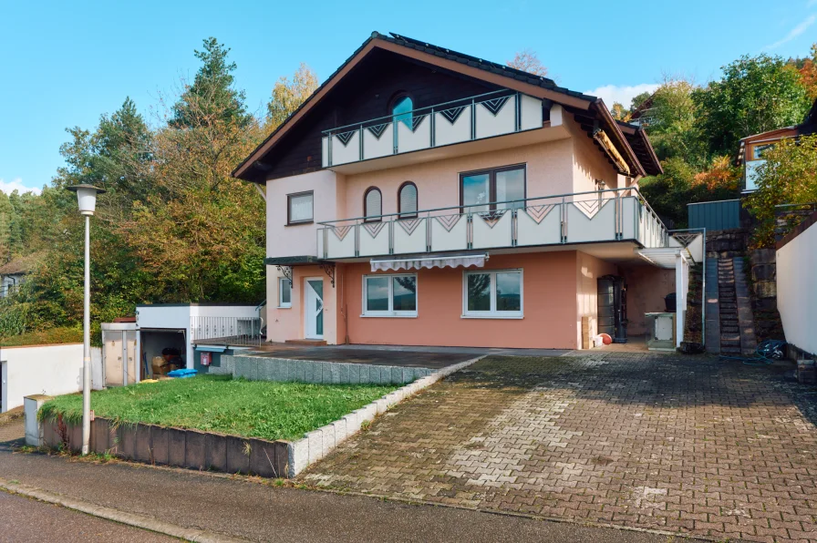 Objektansicht  - Haus kaufen in Sulz-Renfrizhausen - Gute Aussichten in Sulz-Renfrizhausen: Wohnhaus mit Einliegerwohnung, PV Anlage und Batteriespeicher