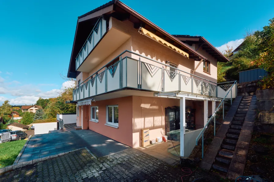 Objektansicht  - Haus kaufen in Sulz-Renfrizhausen - Gute Aussichten in Sulz-Renfrizhausen: Wohnhaus mit Einliegerwohnung, PV Anlage und Batteriespeicher