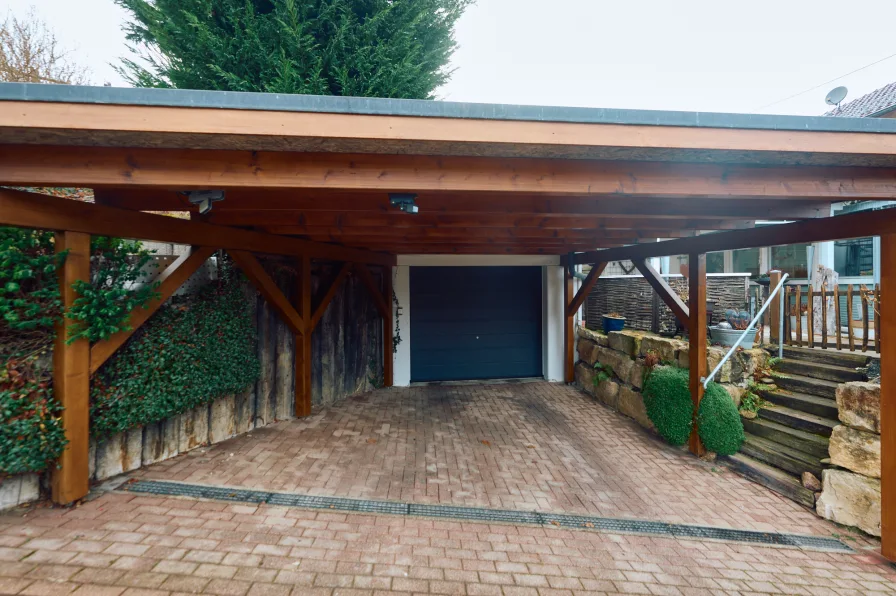 Garage und Carport 