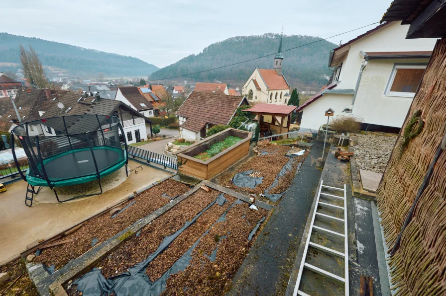 Gartenbereich bis zum Bereich zum Trampolin 