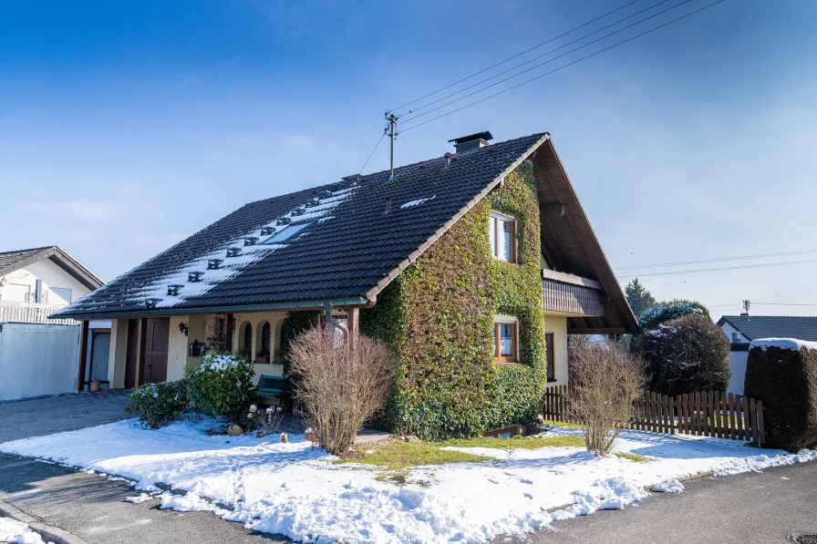 Objektansicht - Haus kaufen in Bösingen - Ihr neuer Wohlfühlplatz in Bösingen: Sonniges Einfamilienhaus mit tollem Garten und PV-Anlage