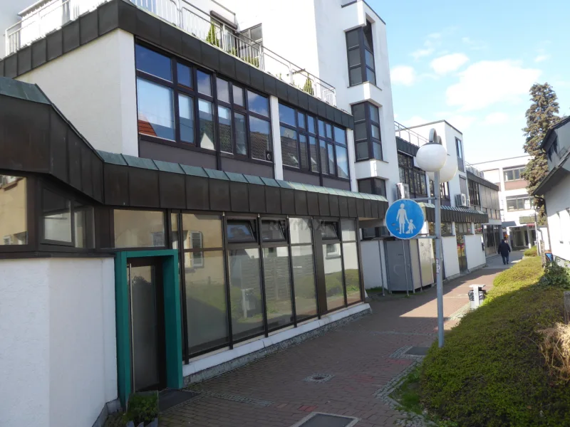 Außenansicht - Wohnung kaufen in Esslingen - Geschäftsidee? Oder möchten Sie Wohnraum erschaffen? Förderungen für Nutzungsänderungen genießen!